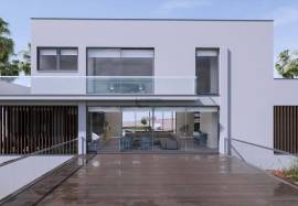 4-Bedroom Modern Villa - 1 ha of Land - Funchal, Lagos, Portugal