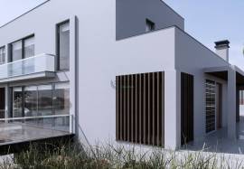 4-Bedroom Modern Villa - 1 ha of Land - Funchal, Lagos, Portugal