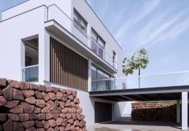 4-Bedroom Modern Villa - 1 ha of Land - Funchal, Lagos, Portugal