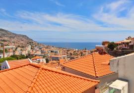 2 BEDROOM VILLA WITH SEA VIEW LOCATED NEAR THE CENTER OF FUNCHAL