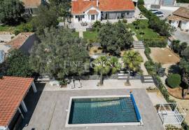 Lagoa - Stunning 4+1 bedroom villa with magnificent gardens and pool area