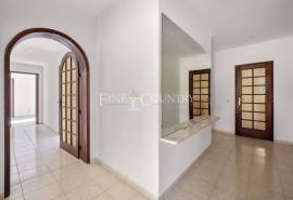 Carvoeiro - Traditional 3-bedroom villa with pool and garage