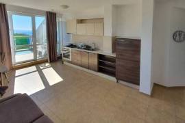 1 BED top floor apartment with SEA VIEWS...