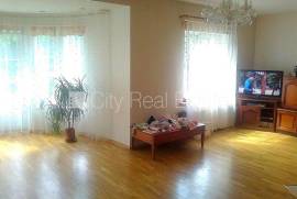 Detached house for rent in Jurmala, 220.00m2