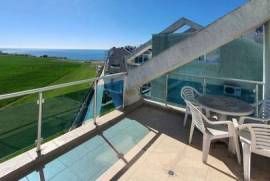 1 BED top floor apartment with SEA VIEWS...