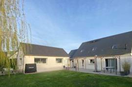 Dpt Indre et Loire (37), à vendre LUYNES maison P7 de 195 m² - Terrain de 1 100,00 m² - Plain pied