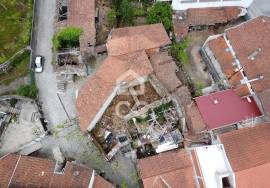 House in ruins to rebuild in the heart of the village of Boticas