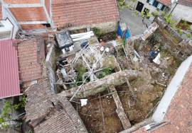 House in ruins to rebuild in the heart of the village of Boticas