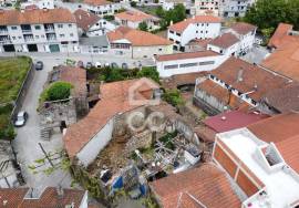 House in ruins to rebuild in the heart of the village of Boticas
