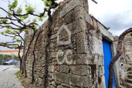 House in ruins to rebuild in the heart of the village of Boticas