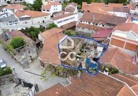 House in ruins to rebuild in the heart of the village of Boticas
