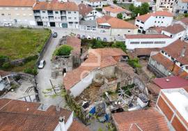 House in ruins to rebuild in the heart of the village of Boticas