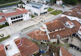 House in ruins to rebuild in the heart of the village of Boticas