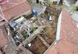 House in ruins to rebuild in the heart of the village of Boticas