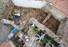 House in ruins to rebuild in the heart of the village of Boticas