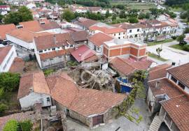 House in ruins to rebuild in the heart of the village of Boticas