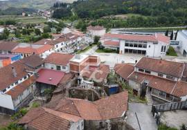House in ruins to rebuild in the heart of the village of Boticas