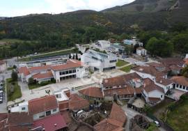 House in ruins to rebuild in the heart of the village of Boticas