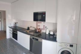 2 bedroom apartment with 1 suite, balcony and garage, very central in Maia - close to ISMAI and Metro