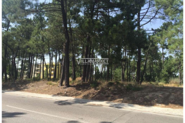 Land for construction with 204 m2 inserted in the Pinhal de Negreiros Urbanization, in Azeitão.