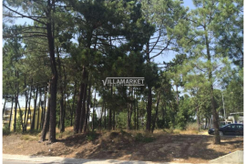 Land for construction with 204 m2 inserted in the Pinhal de Negreiros Urbanization, in Azeitão.