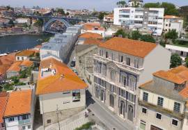 Townhouse, 74,45m2, terrace 35,58m2, completely renovated, historical center, Porto
