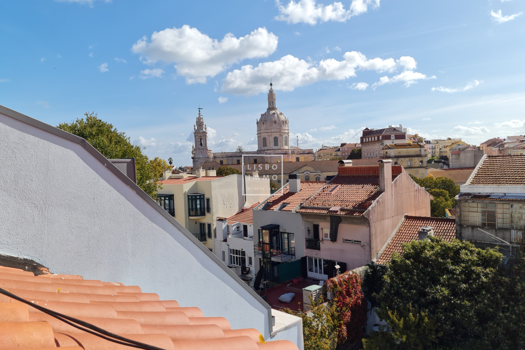 Duplex T4 231m2 renovated, view, parking, Estrela