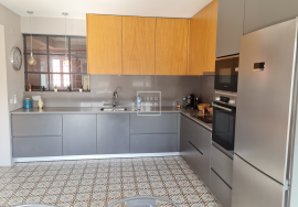 Duplex T4 231m2 renovated, view, parking, Estrela