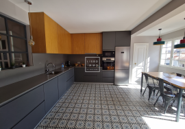 Duplex T4 231m2 renovated, view, parking, Estrela