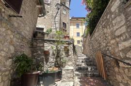 House Containing 2 Apartments for sale in Veroli Lazio Italy