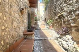 House Containing 2 Apartments for sale in Veroli Lazio Italy