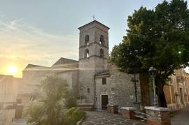 House Containing 2 Apartments for sale in Veroli Lazio Italy