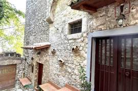House Containing 2 Apartments for sale in Veroli Lazio Italy