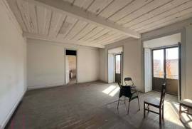 Discover a unique investment opportunity in the heart of Setúbal!