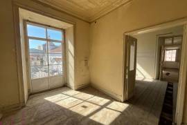 Discover a unique investment opportunity in the heart of Setúbal!