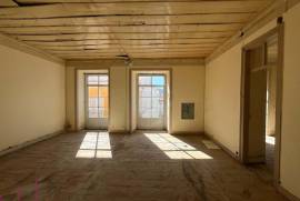 Discover a unique investment opportunity in the heart of Setúbal!