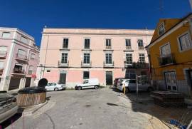 Discover a unique investment opportunity in the heart of Setúbal!