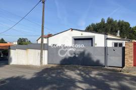 Industrial Warehouse for Sale in São Félix da Marinha