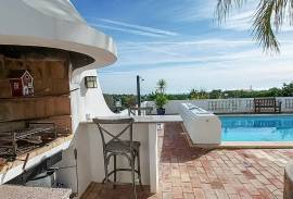3 Bedroom Villa with SEA VIEWS in the Heart of Estoi, Algarve