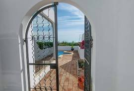 3 Bedroom Villa with SEA VIEWS in the Heart of Estoi, Algarve