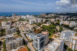 New T2 Duplex with river view from Terrace, Box and swimming pool 5 minutes from Praia da Rocha!