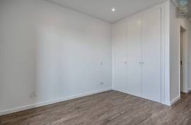 New T2 Duplex with river view from Terrace, Box and swimming pool 5 minutes from Praia da Rocha!