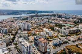 New T2 Duplex with river view from Terrace, Box and swimming pool 5 minutes from Praia da Rocha!