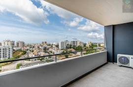 New T2 Duplex with river view from Terrace, Box and swimming pool 5 minutes from Praia da Rocha!
