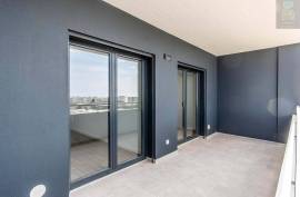 New T2 Duplex with river view from Terrace, Box and swimming pool 5 minutes from Praia da Rocha!