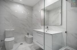 New T2 Duplex with river view from Terrace, Box and swimming pool 5 minutes from Praia da Rocha!