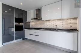 New T2 Duplex with river view from Terrace, Box and swimming pool 5 minutes from Praia da Rocha!