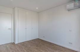 New T2 Duplex with river view from Terrace, Box and swimming pool 5 minutes from Praia da Rocha!