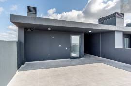 New T2 Duplex with river view from Terrace, Box and swimming pool 5 minutes from Praia da Rocha!