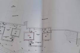 Farm with approved project for Agrotourism includes the construction of 5 single storey houses ( 2 V2 + 3 V1 ) plus the typical Algarvian stone house existing on site!